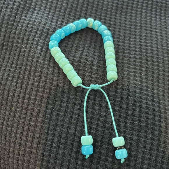 Allie & Bess - Picture 2 of 2